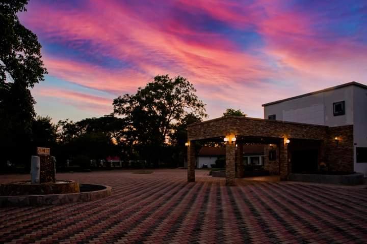 Zambezi Junction Lodge Ливингстон Экстерьер фото