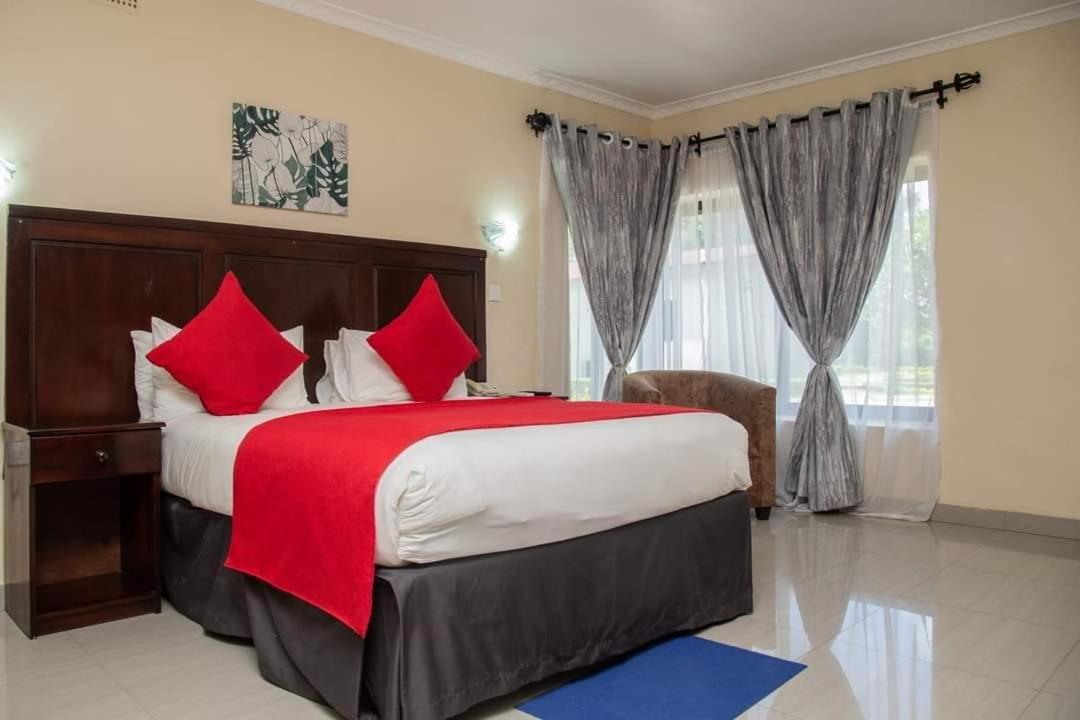 Zambezi Junction Lodge Ливингстон Экстерьер фото