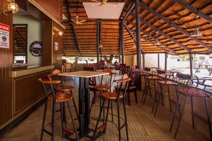 Zambezi Junction Lodge Ливингстон Экстерьер фото