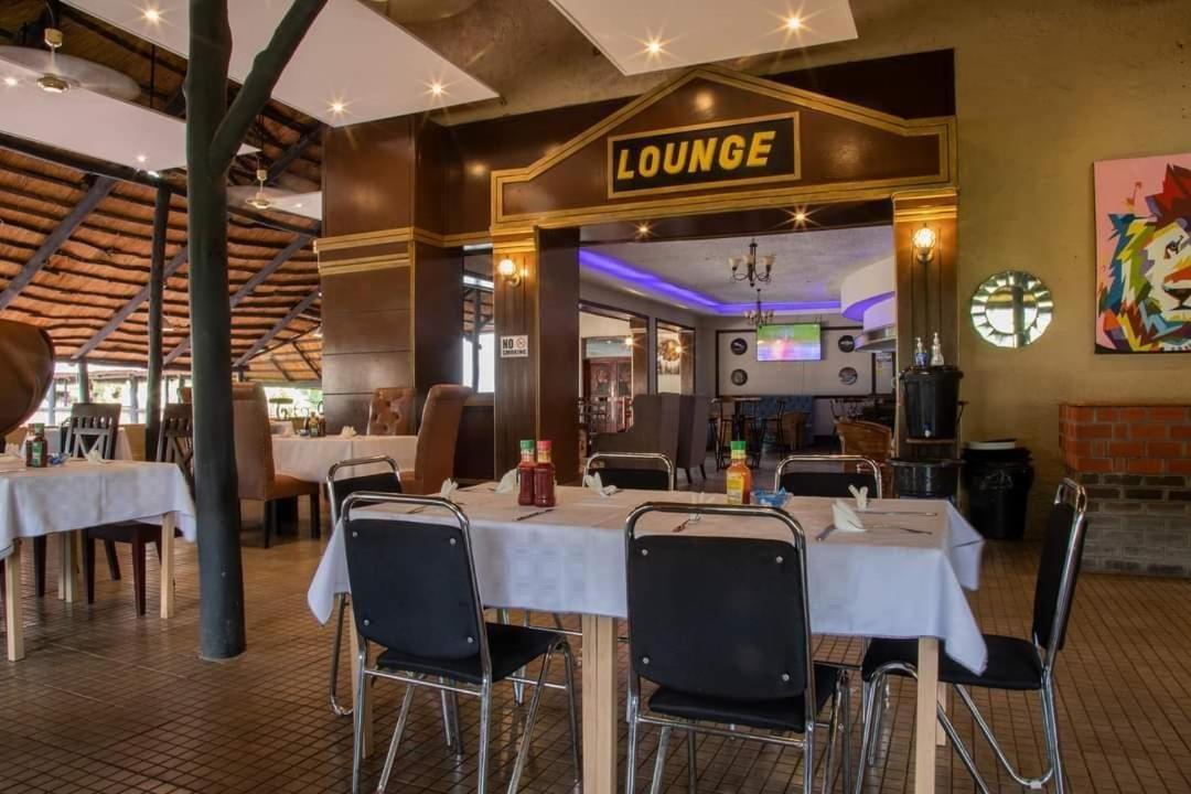 Zambezi Junction Lodge Ливингстон Экстерьер фото