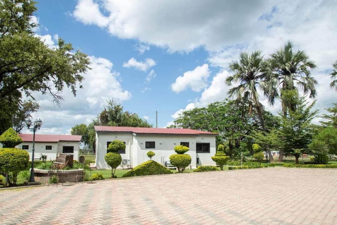 Zambezi Junction Lodge Ливингстон Экстерьер фото