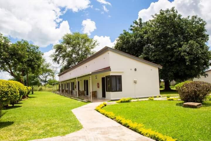 Zambezi Junction Lodge Ливингстон Экстерьер фото