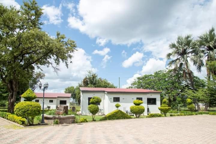 Zambezi Junction Lodge Ливингстон Экстерьер фото