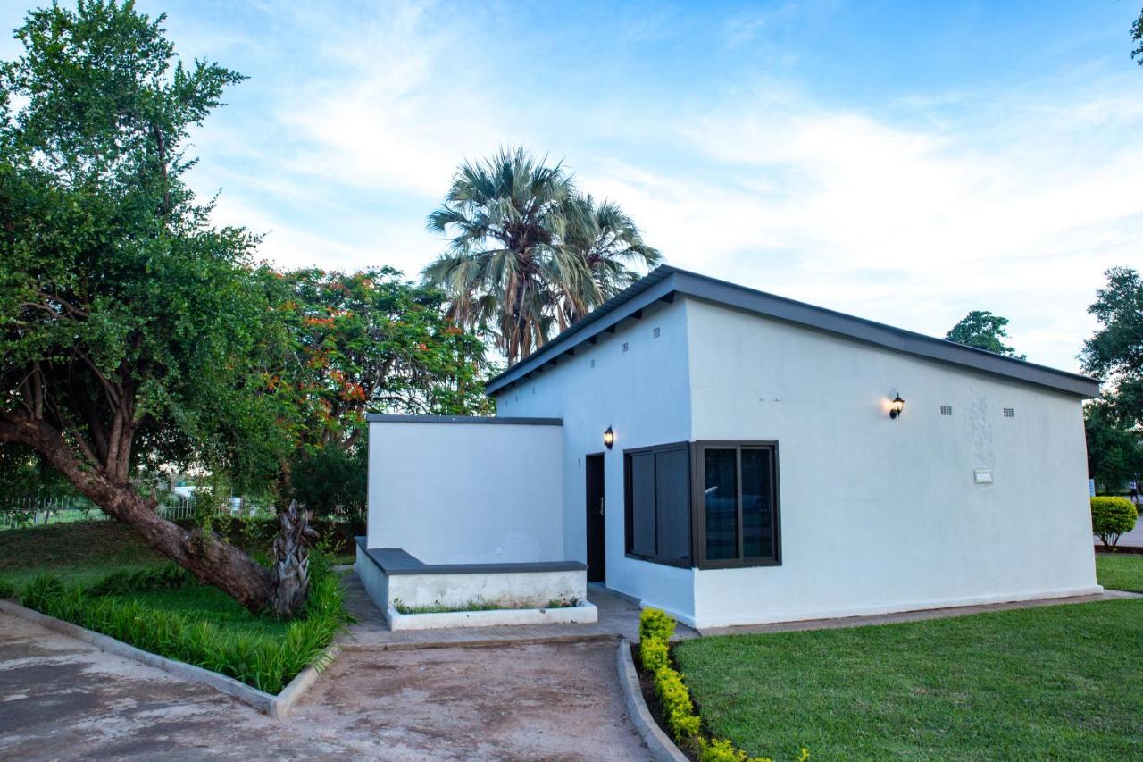 Zambezi Junction Lodge Ливингстон Экстерьер фото